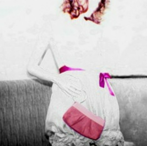 Meet your Posher, Bella Bloom. - Picture 2 of 8